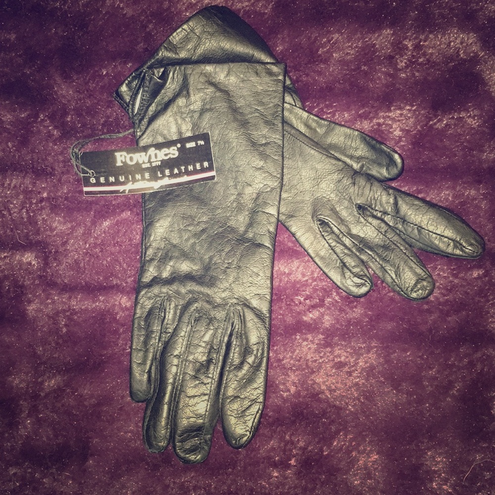Black Leather Gloves size 7.5